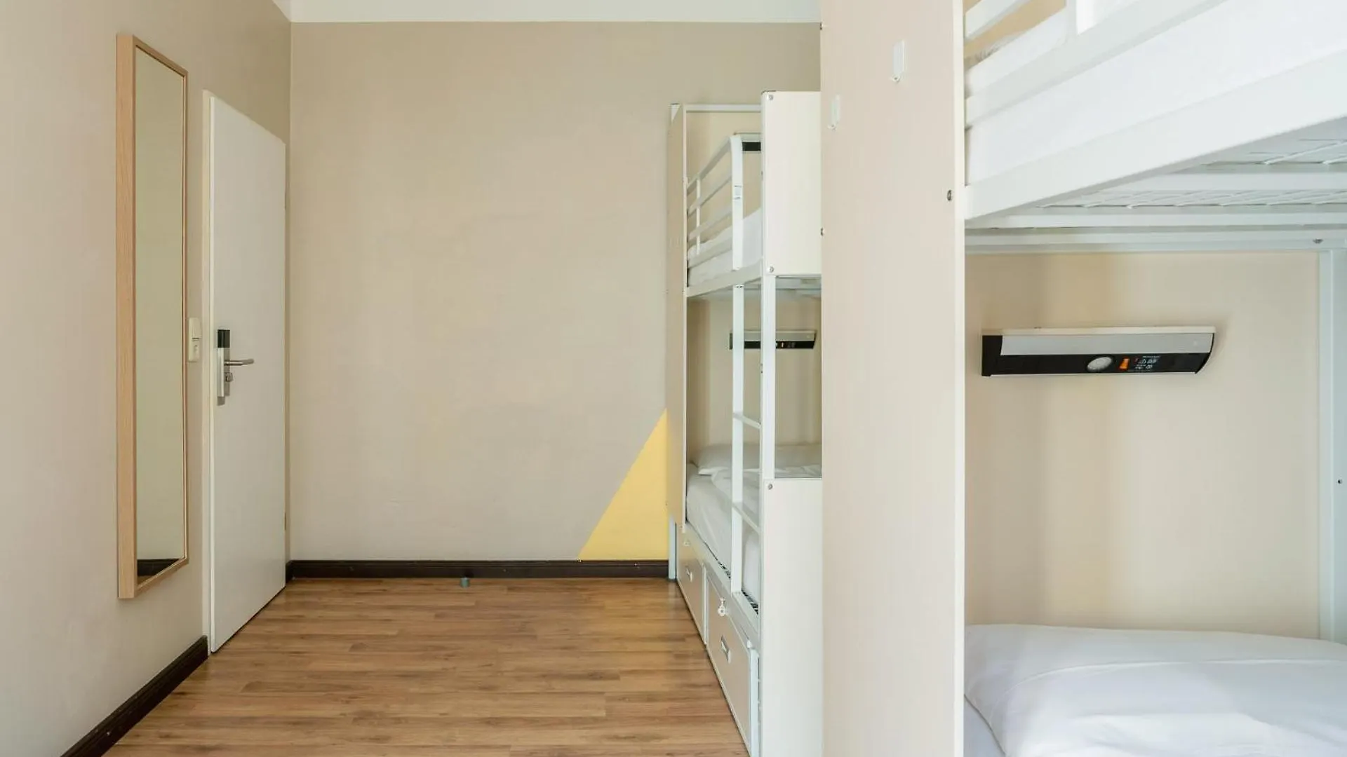 Eastseven Berlin Hostel Германия