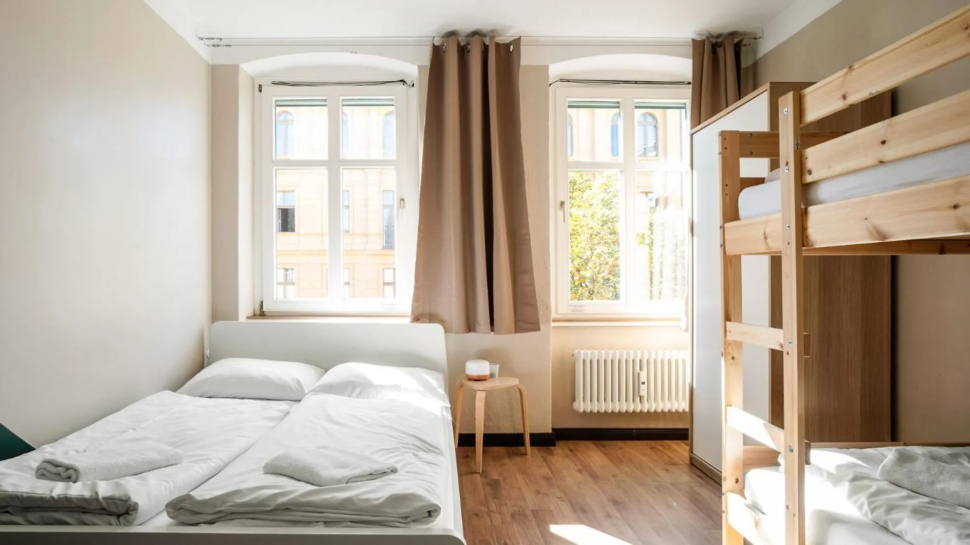 Eastseven Berlin Hostel 0*,